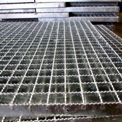 Лестничная ступень SР 34х38/40х3 Zn 1200х305 мм